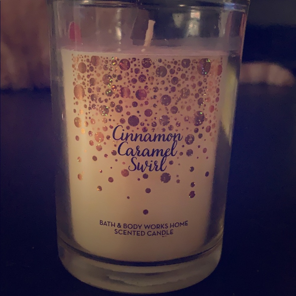 “Cinnamon Caramel Swirl” Bath & Body Works Candle